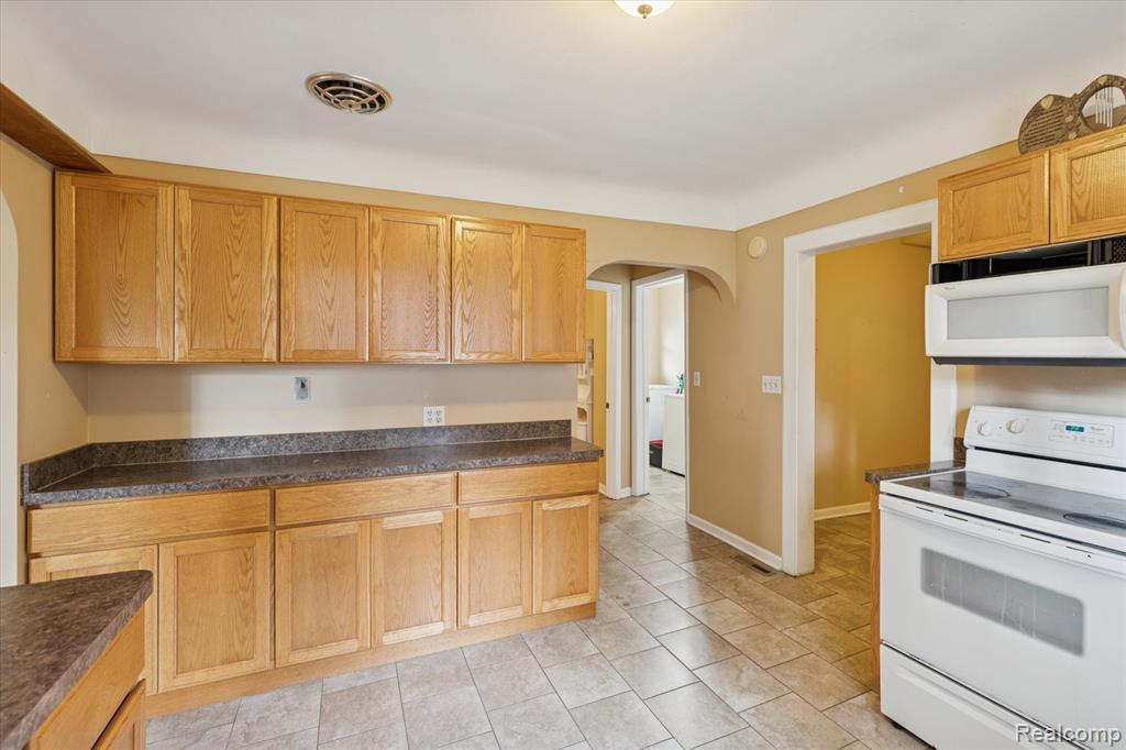 666 Pearl Street Dundee, MI 48131 - Photo 7 of 43