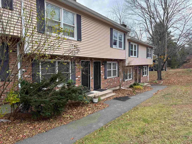 $339,900 | 7 Picadilly Court, Manchester, NH 03104
