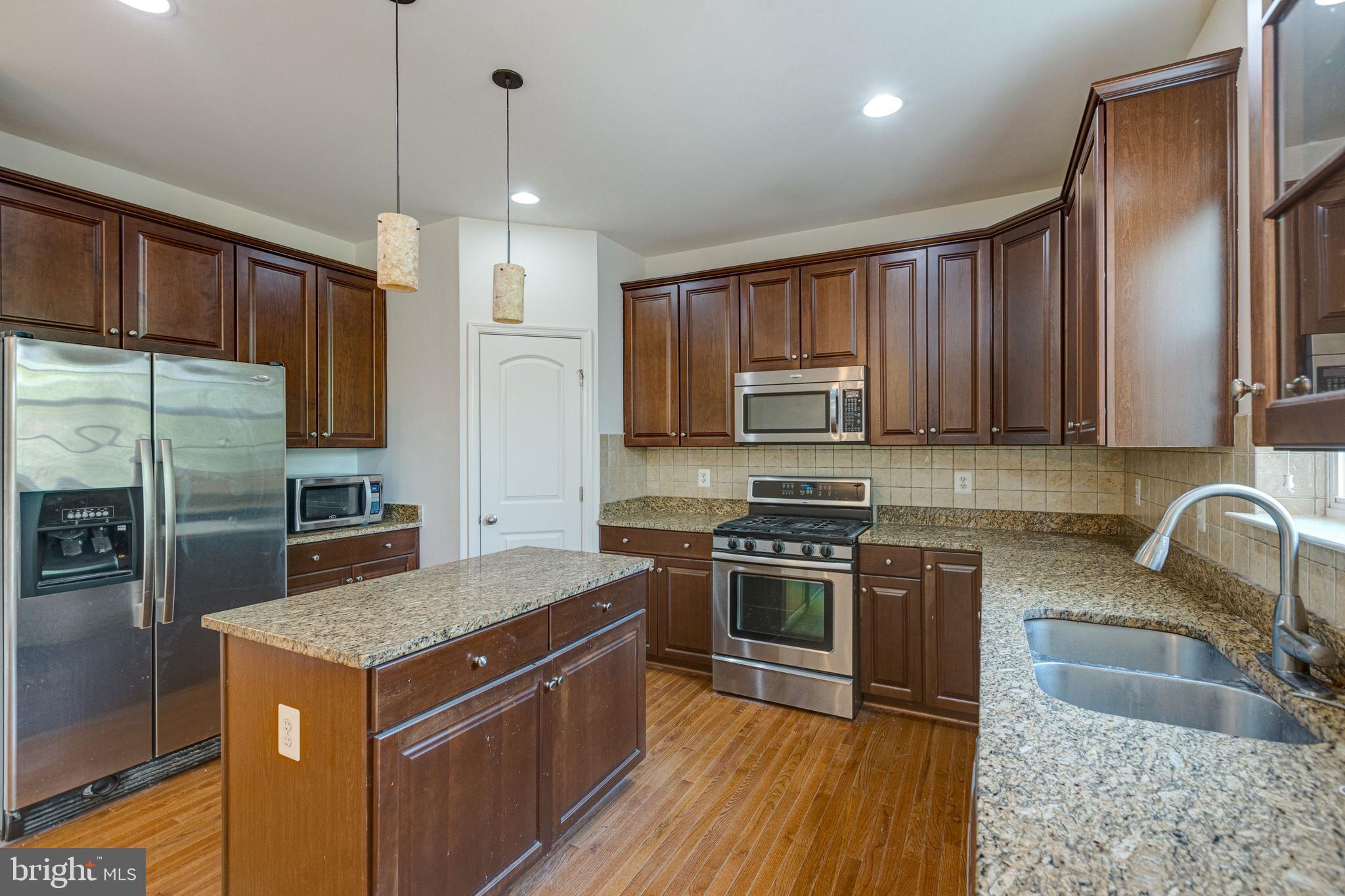 22676 Flowing Spring Square Brambleton, VA 20148 - Photo 17 of 45 Gallery Image 17