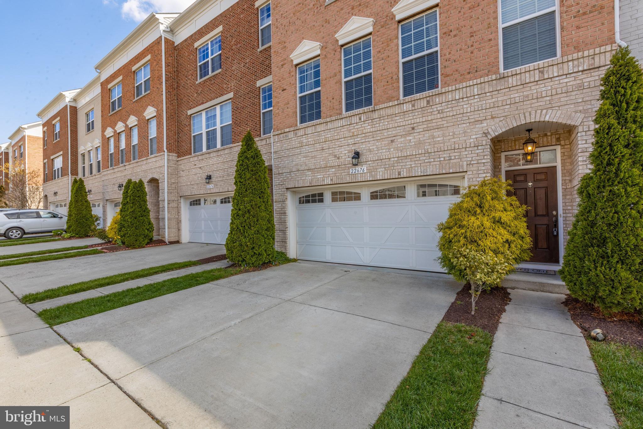 22676 Flowing Spring Square Brambleton, VA 20148 - Photo 3 of 45 Gallery Image 3