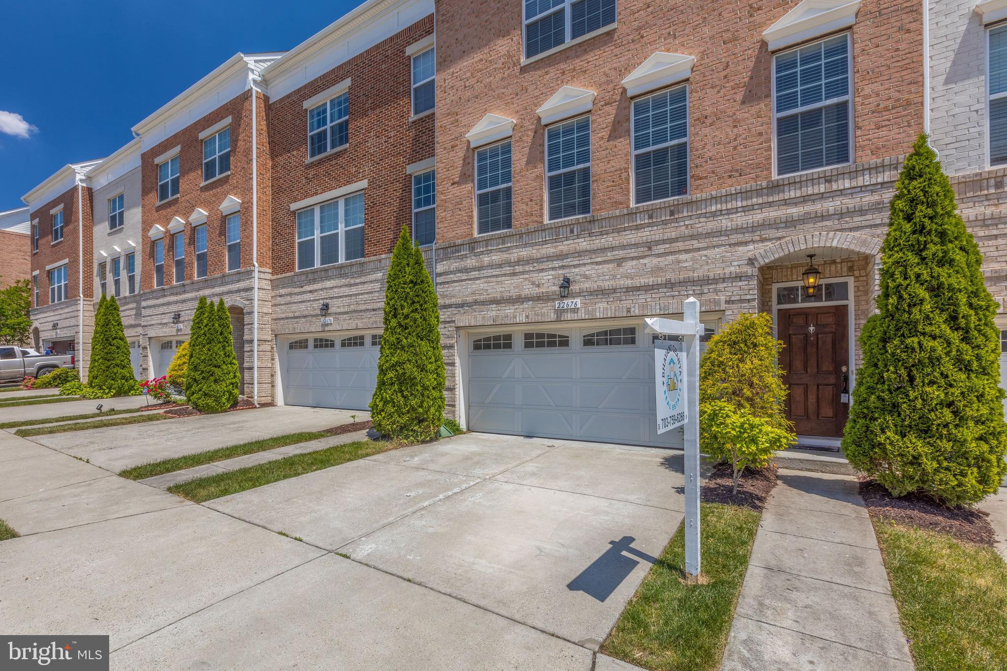 22676 Flowing Spring Square Brambleton, VA 20148 - Photo 4 of 45 Gallery Image 4