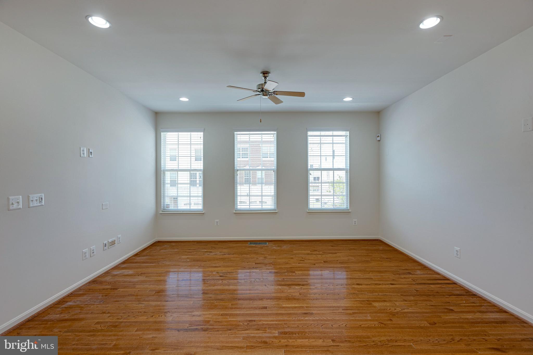 22676 Flowing Spring Square Brambleton, VA 20148 - Photo 9 of 45 Gallery Image 9