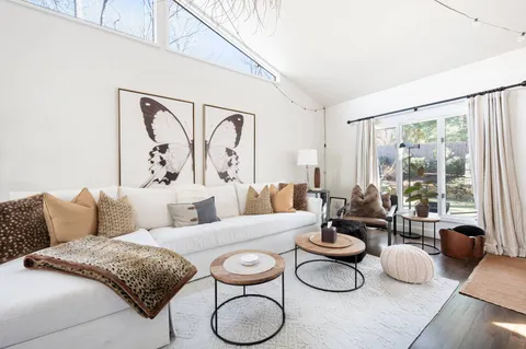 $3,295,000 | 2 Settlers Landing Lane, East Hampton, NY 11937