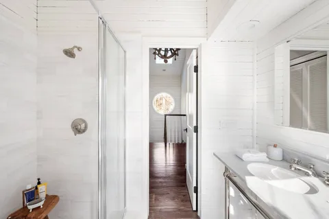 $3,295,000 | 2 Settlers Landing Lane, East Hampton, NY 11937