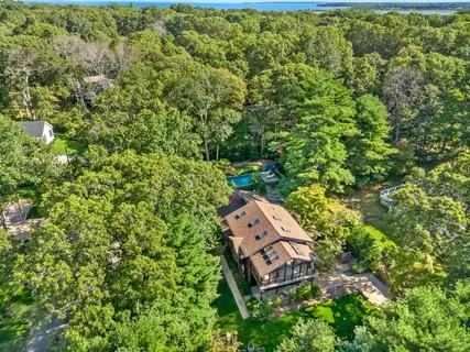 $3,295,000 | 2 Settlers Landing Lane, East Hampton, NY 11937