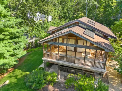 $3,295,000 | 2 Settlers Landing Lane, East Hampton, NY 11937