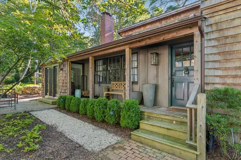 $3,295,000 | 2 Settlers Landing Lane, East Hampton, NY 11937