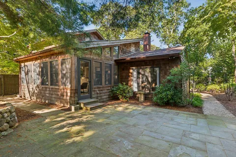 $3,295,000 | 2 Settlers Landing Lane, East Hampton, NY 11937