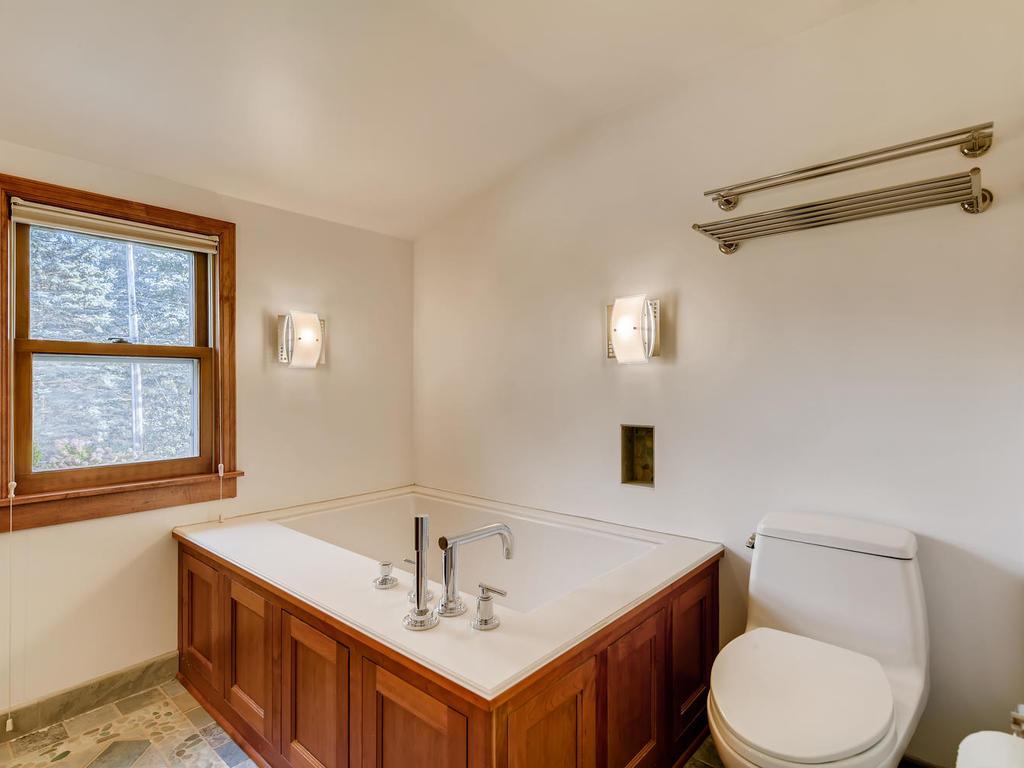 153 Ashley Road Hopkins, MN 55343 - Photo 28 of 43 Gallery Image 28
