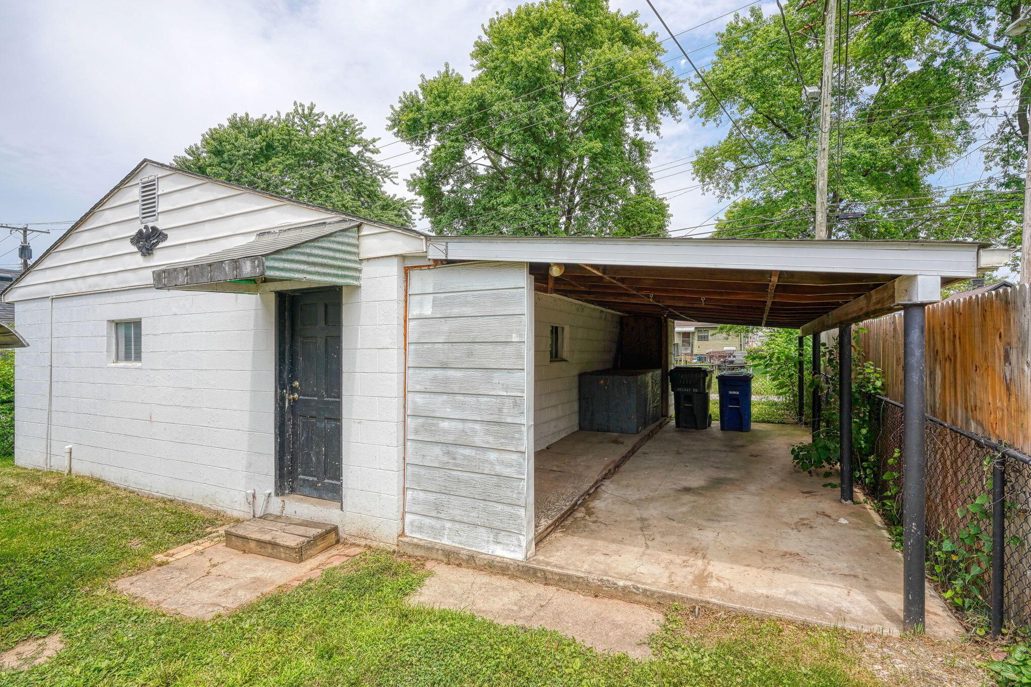 40 Delray Road Columbus, OH 43207 - Photo 43 of 53 Car port offers additional vehicle space, storage or entertaining.
