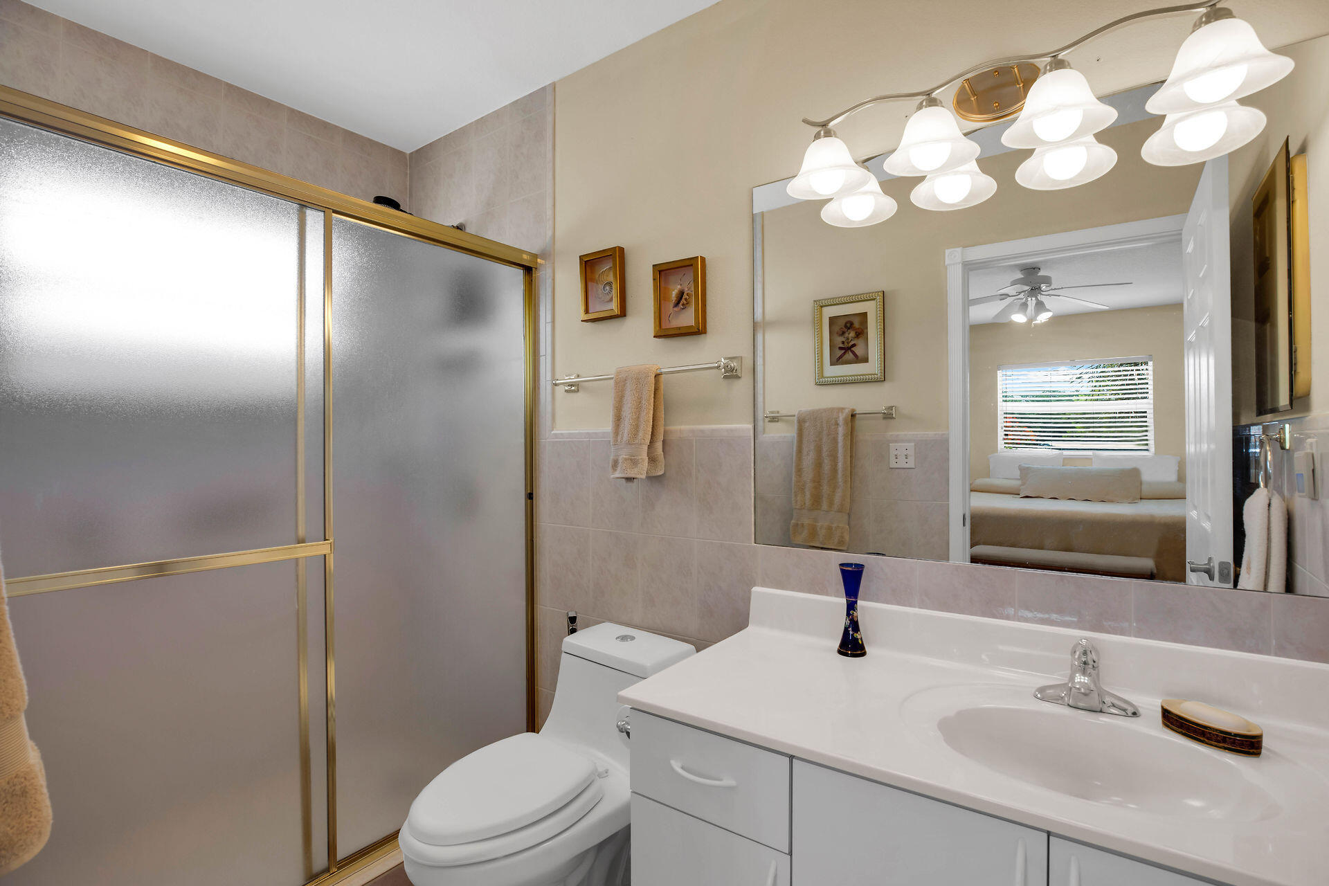 401 Bahia Honda Road Key Largo, FL 33037 - Photo 18 of 36 Bathroom Number 1