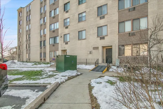 $185,000 | 9725 Karlov Avenue, Unit 305, Oak Lawn, IL 60453