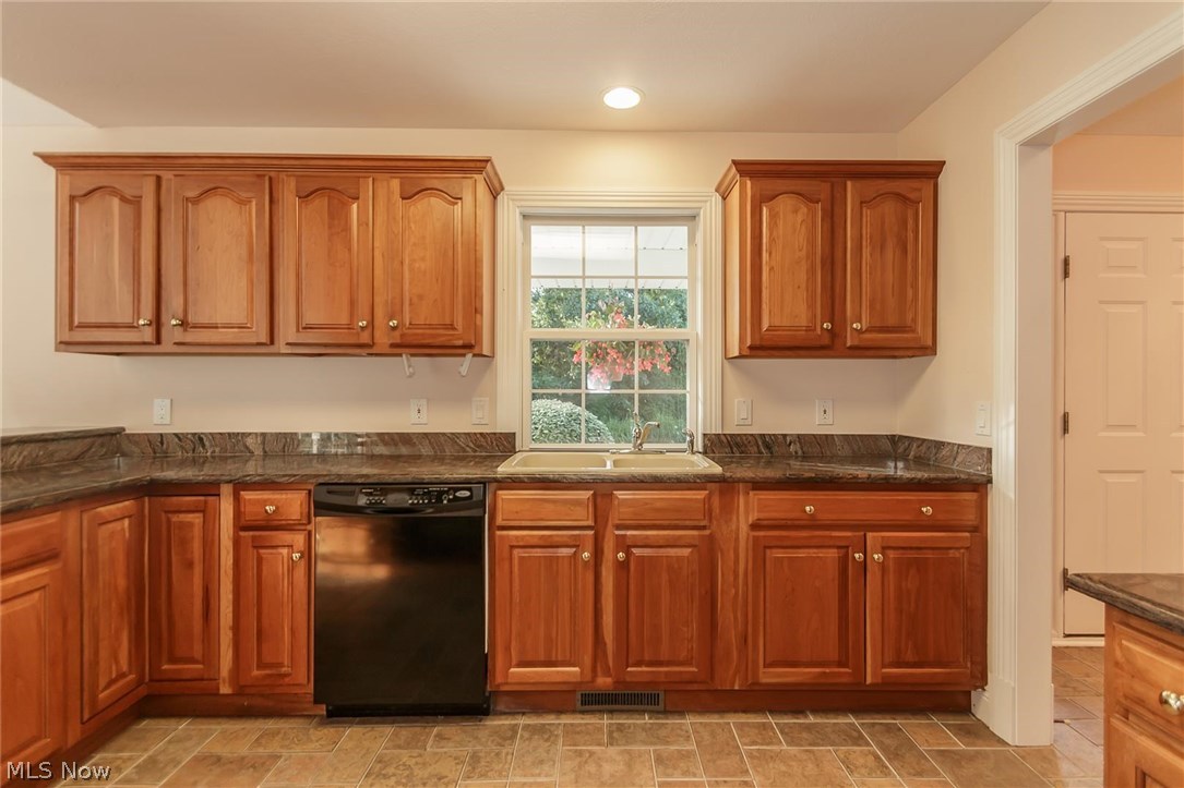 5050 River Road Madison, OH 44057 - Photo 11 of 33 Gallery Image 11