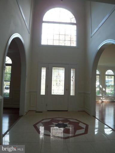 4111 Roberts Road Fairfax, VA 22032 - Photo 2 of 25 Entrance / Foyer