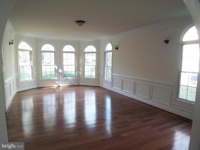4111 Roberts Road Fairfax, VA 22032 - Photo 3 of 25 Living Room