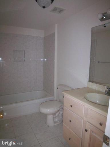 4111 Roberts Road Fairfax, VA 22032 - Photo 23 of 25 Bath #4