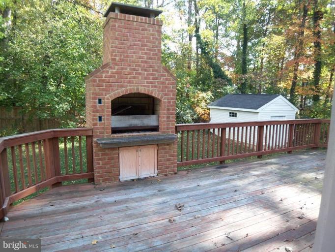 4111 Roberts Road Fairfax, VA 22032 - Photo 25 of 25 Deck