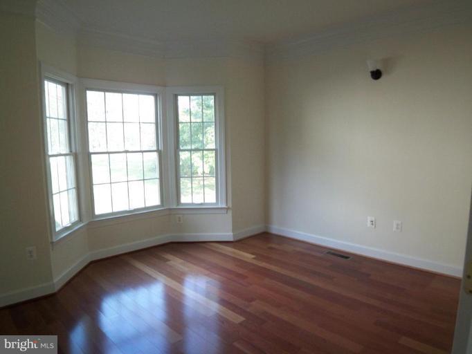 4111 Roberts Road Fairfax, VA 22032 - Photo 5 of 25 Library