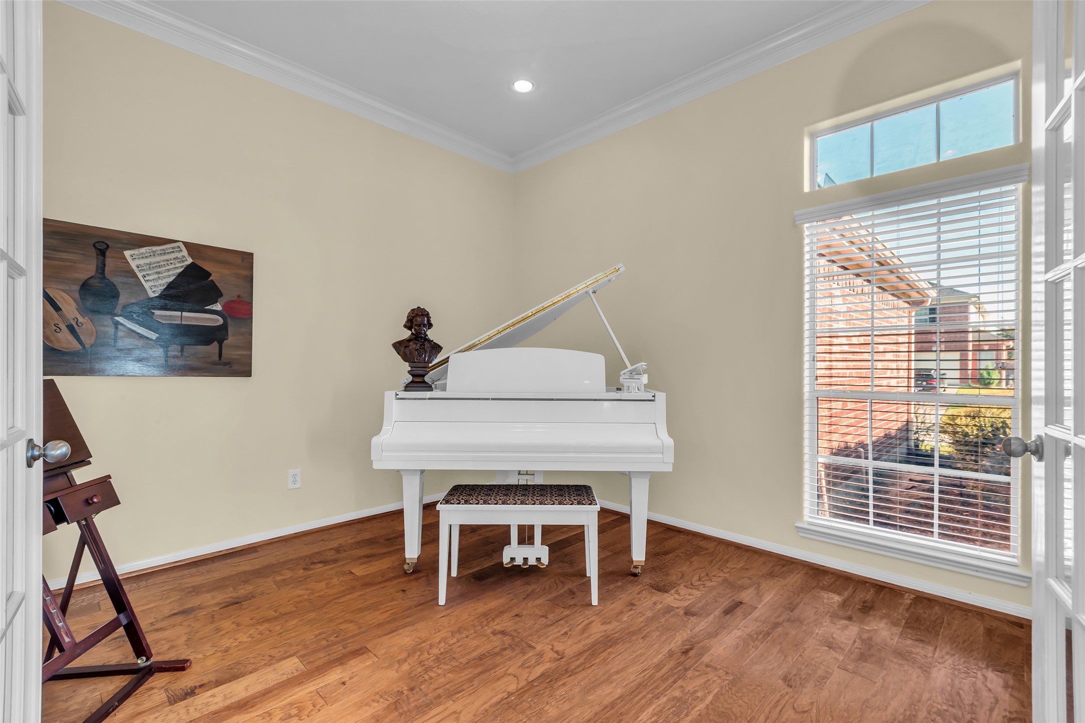 6311 Stone Hill Road Spring, TX 77389 - Photo 6 of 26 a living room with a table and a window