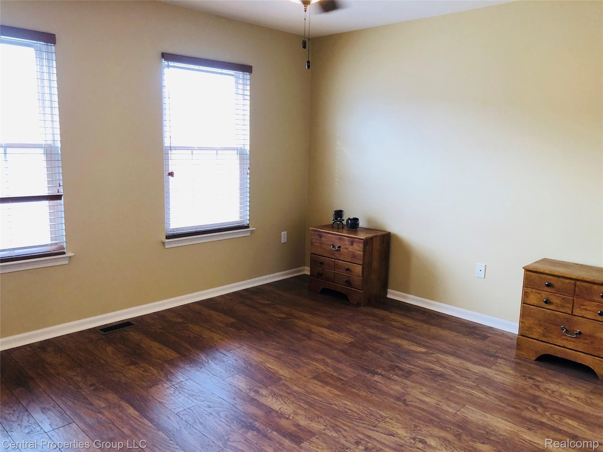 701 Cherry Orchard Road Canton, MI 48188 - Photo 17 of 28 2019-12-12 14.13