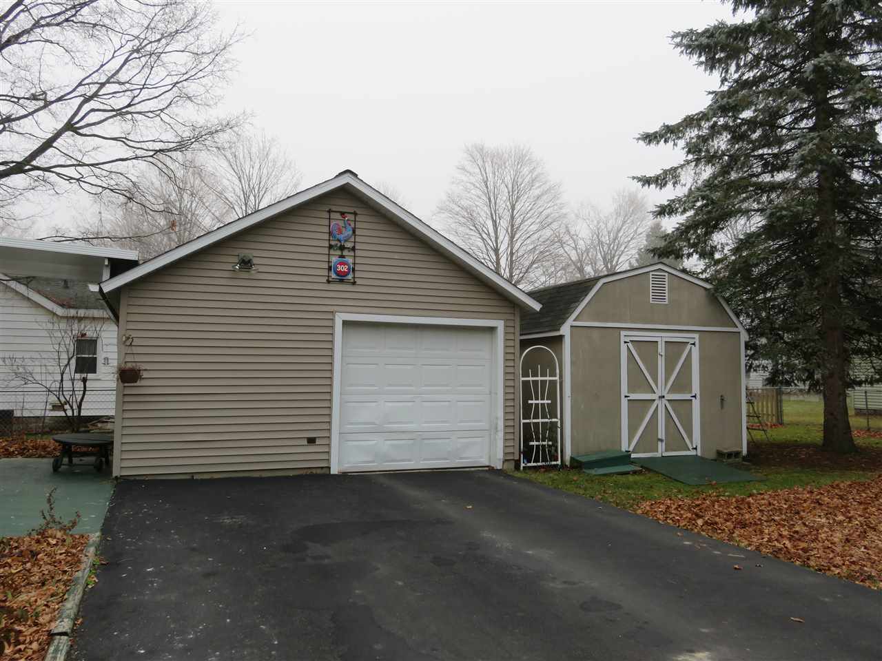 302 East 2nd Street Perry, MI 48872 - Photo 14 of 20 31272696-13.JPG