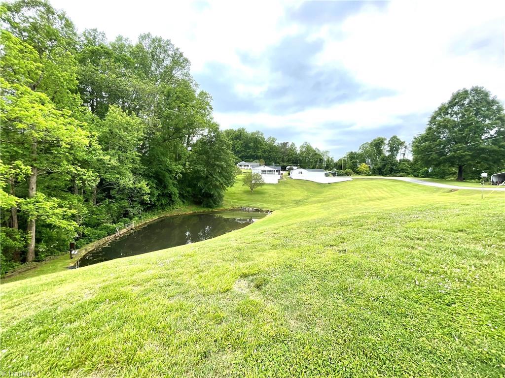 574 Blue Ridge Avenue Elkin, NC 28621 - Photo 18 of 20 Gallery Image 18