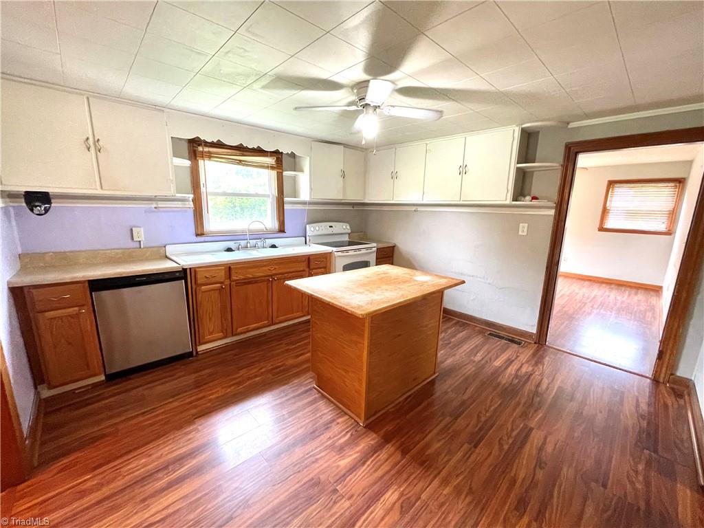 574 Blue Ridge Avenue Elkin, NC 28621 - Photo 8 of 20 Gallery Image 8