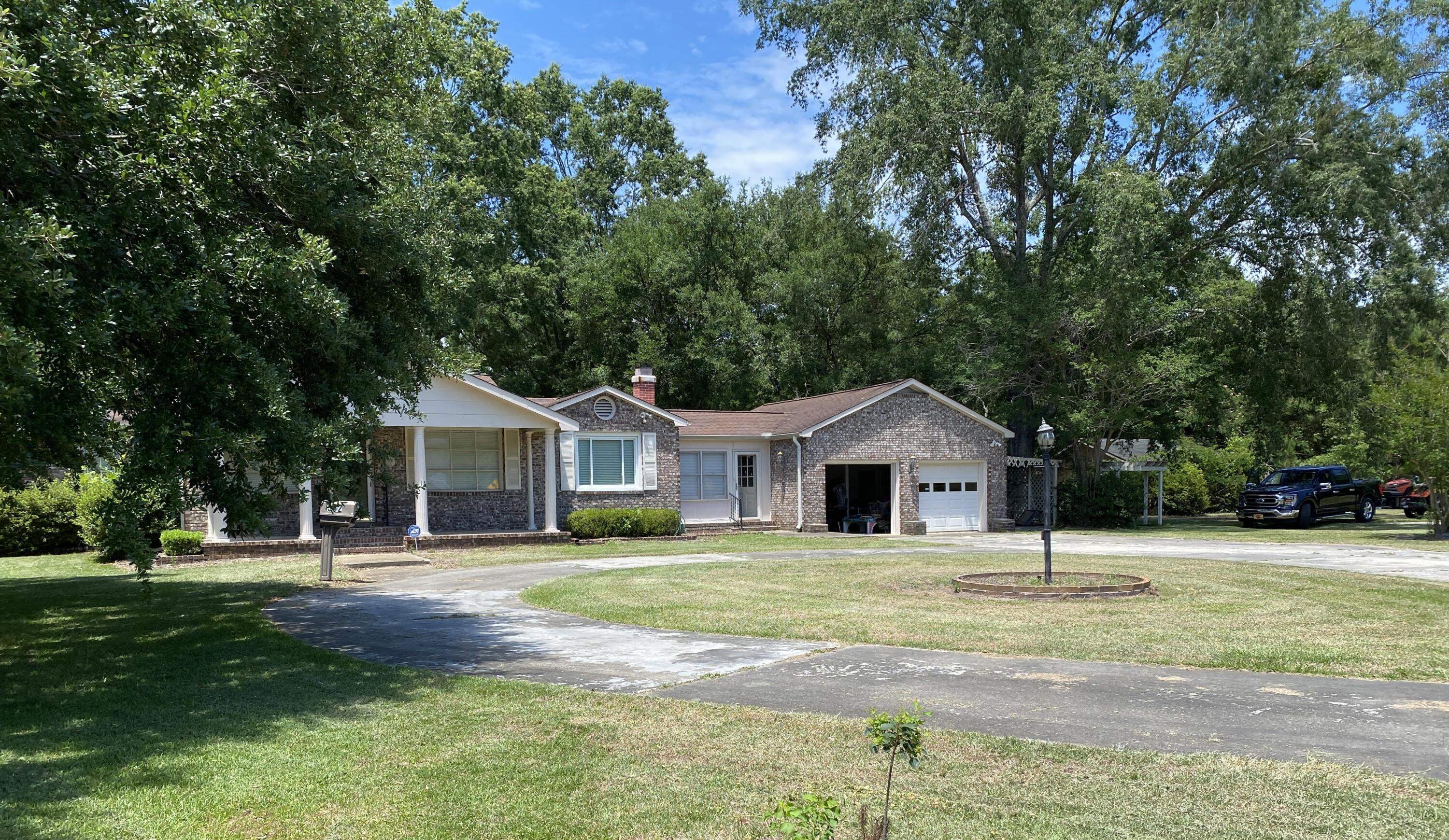 552 Myers Road Summerville, SC 29486 - Photo 1 of 23 2 Front