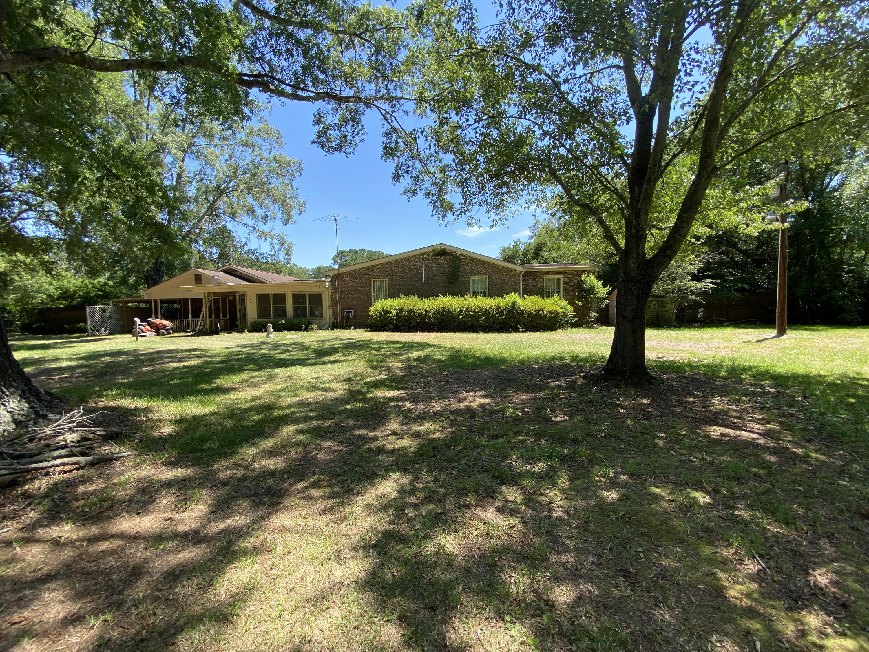 552 Myers Road Summerville, SC 29486 - Photo 19 of 23 z Back of house
