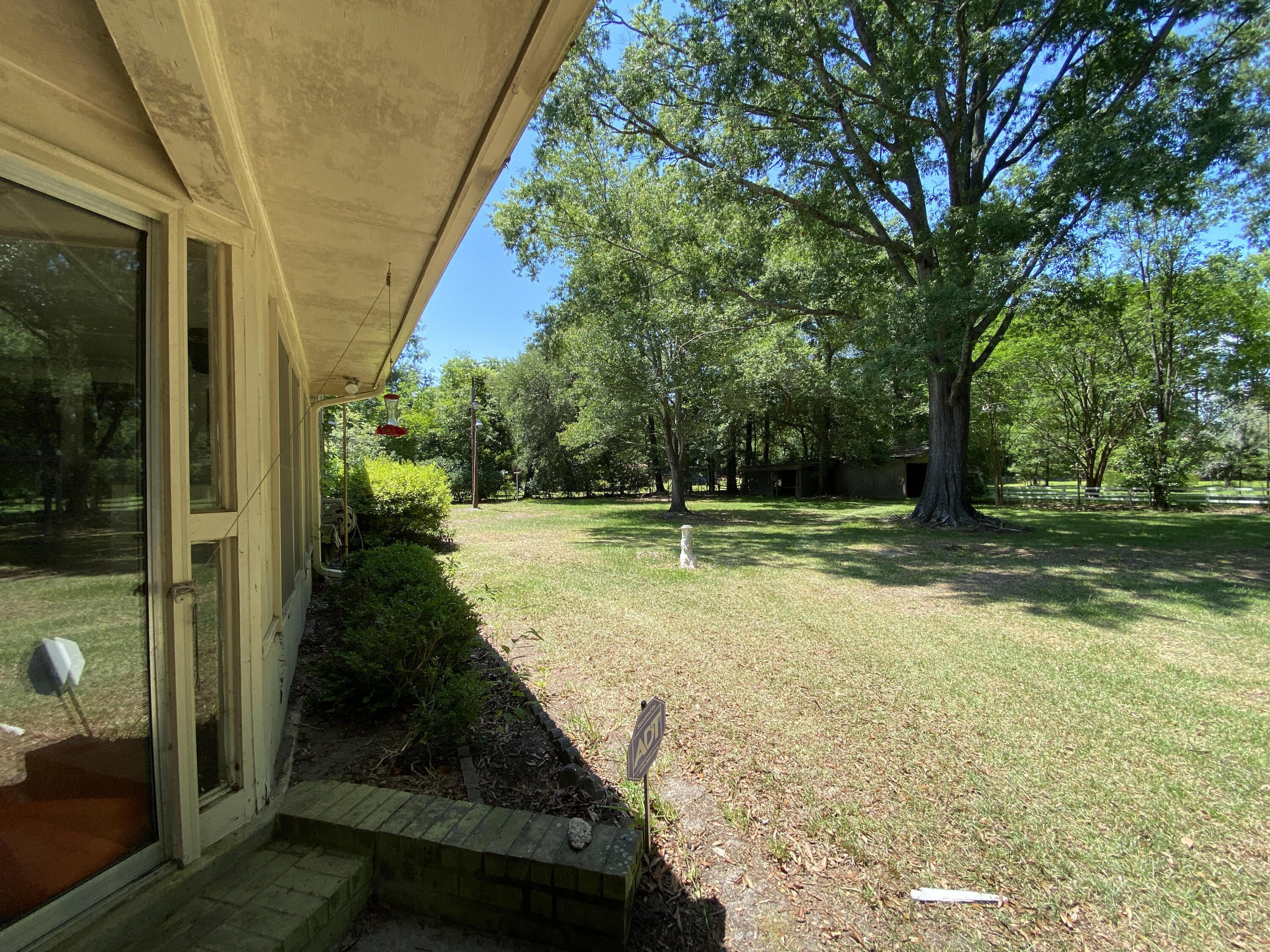 552 Myers Road Summerville, SC 29486 - Photo 20 of 23 lawn