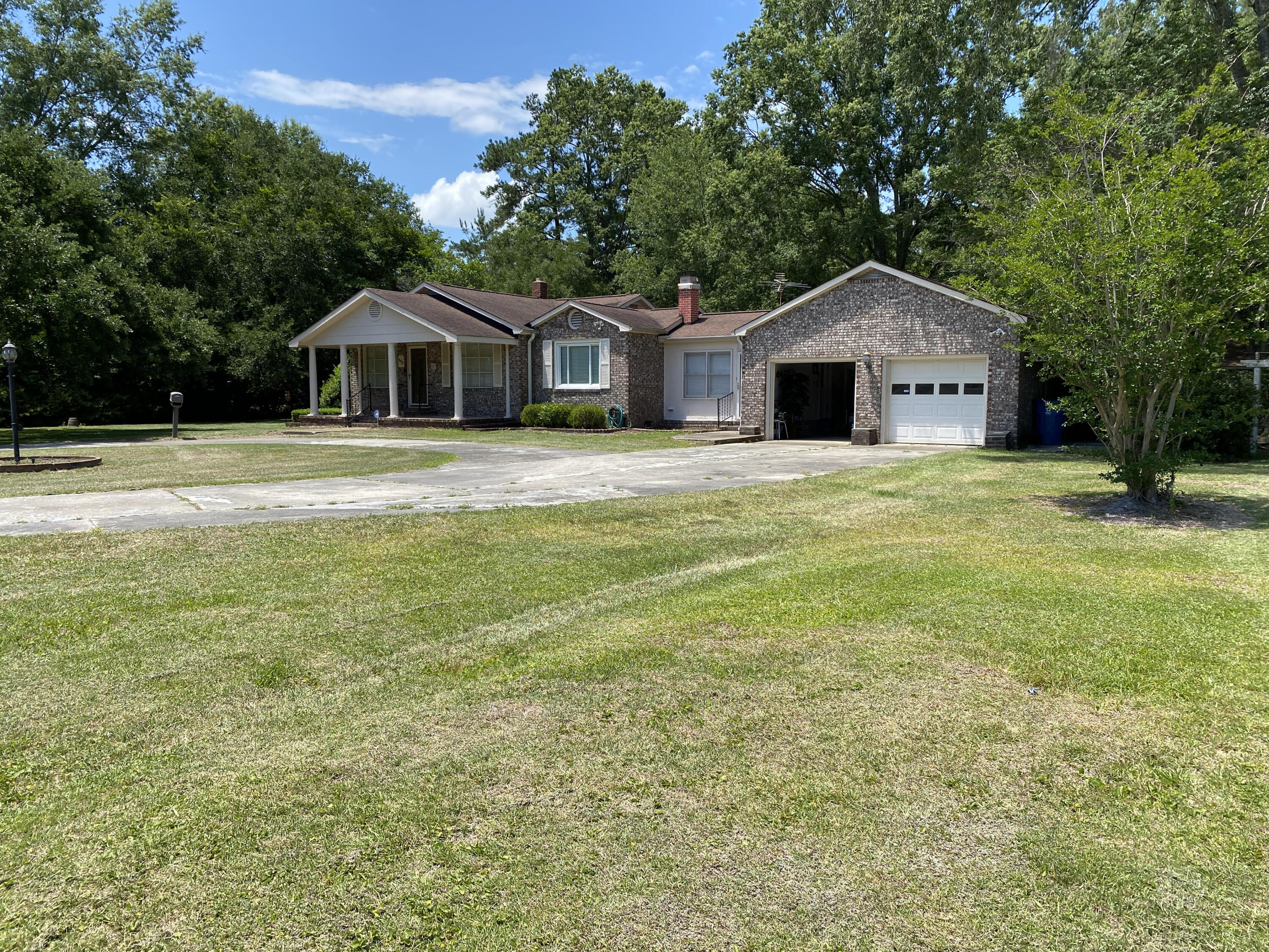 552 Myers Road Summerville, SC 29486 - Photo 2 of 23 front from rt