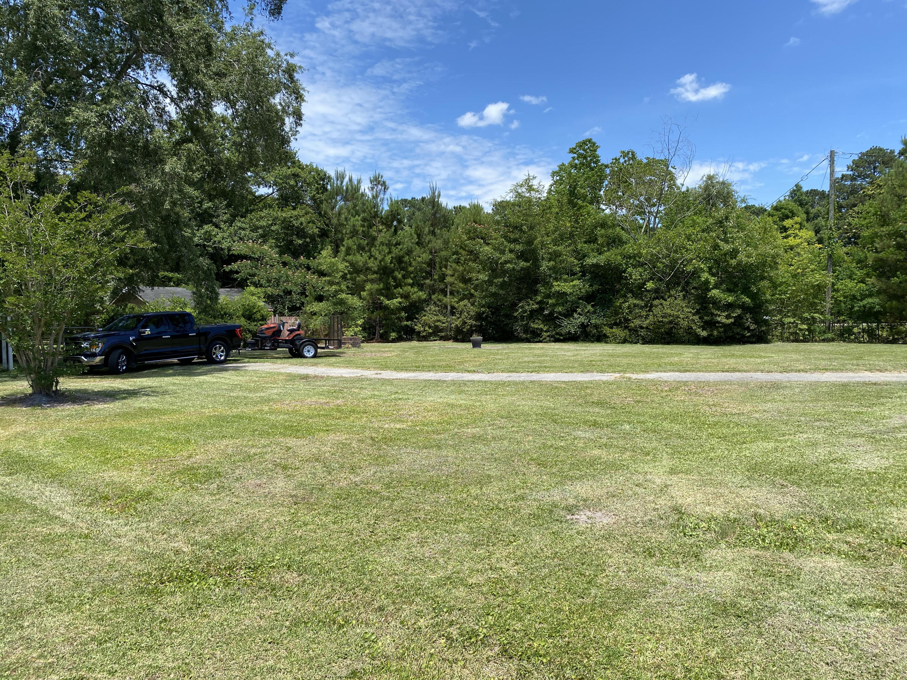 552 Myers Road Summerville, SC 29486 - Photo 21 of 23 Rt Side Yard
