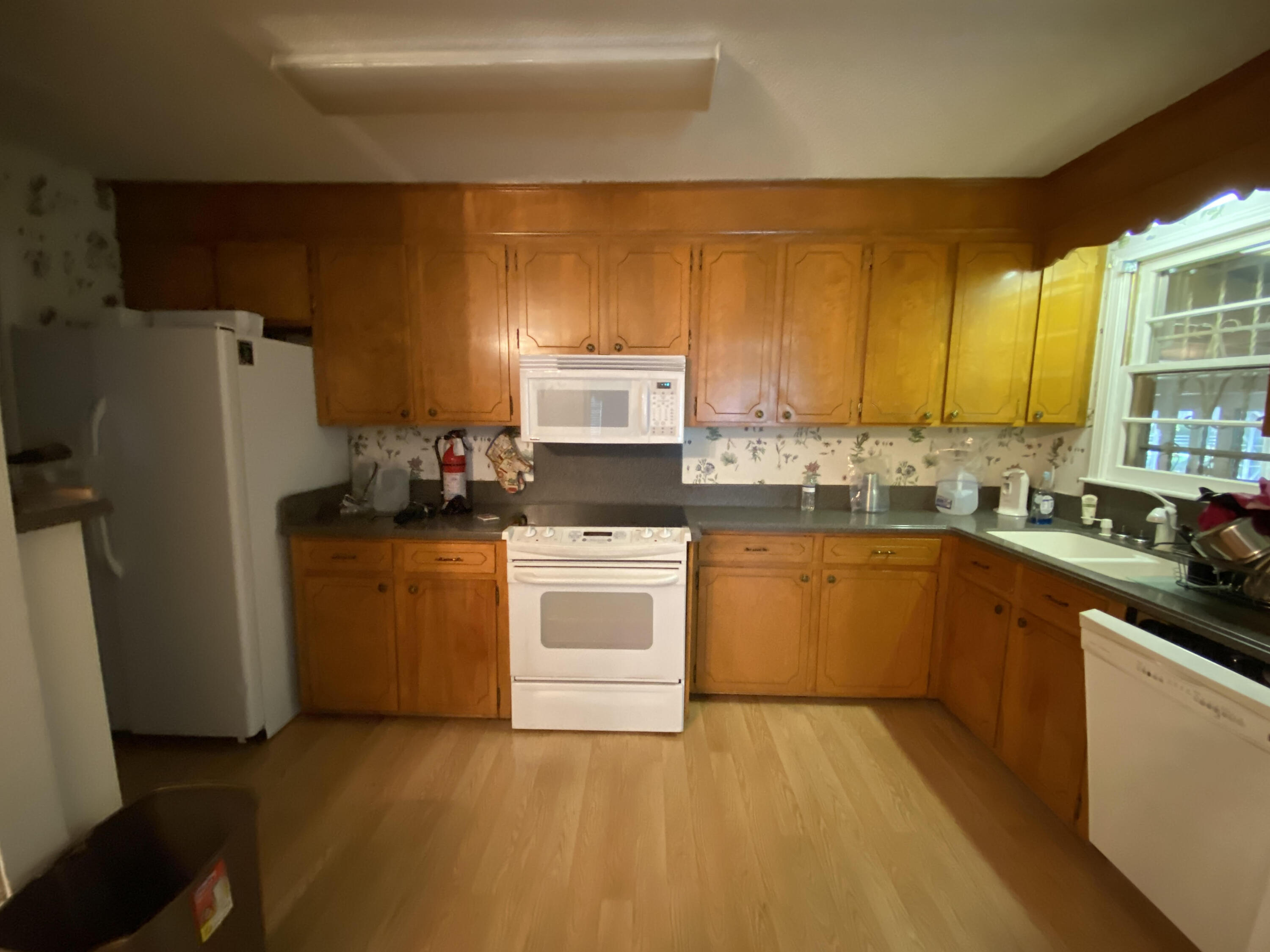 552 Myers Road Summerville, SC 29486 - Photo 7 of 23 Kitchen 2