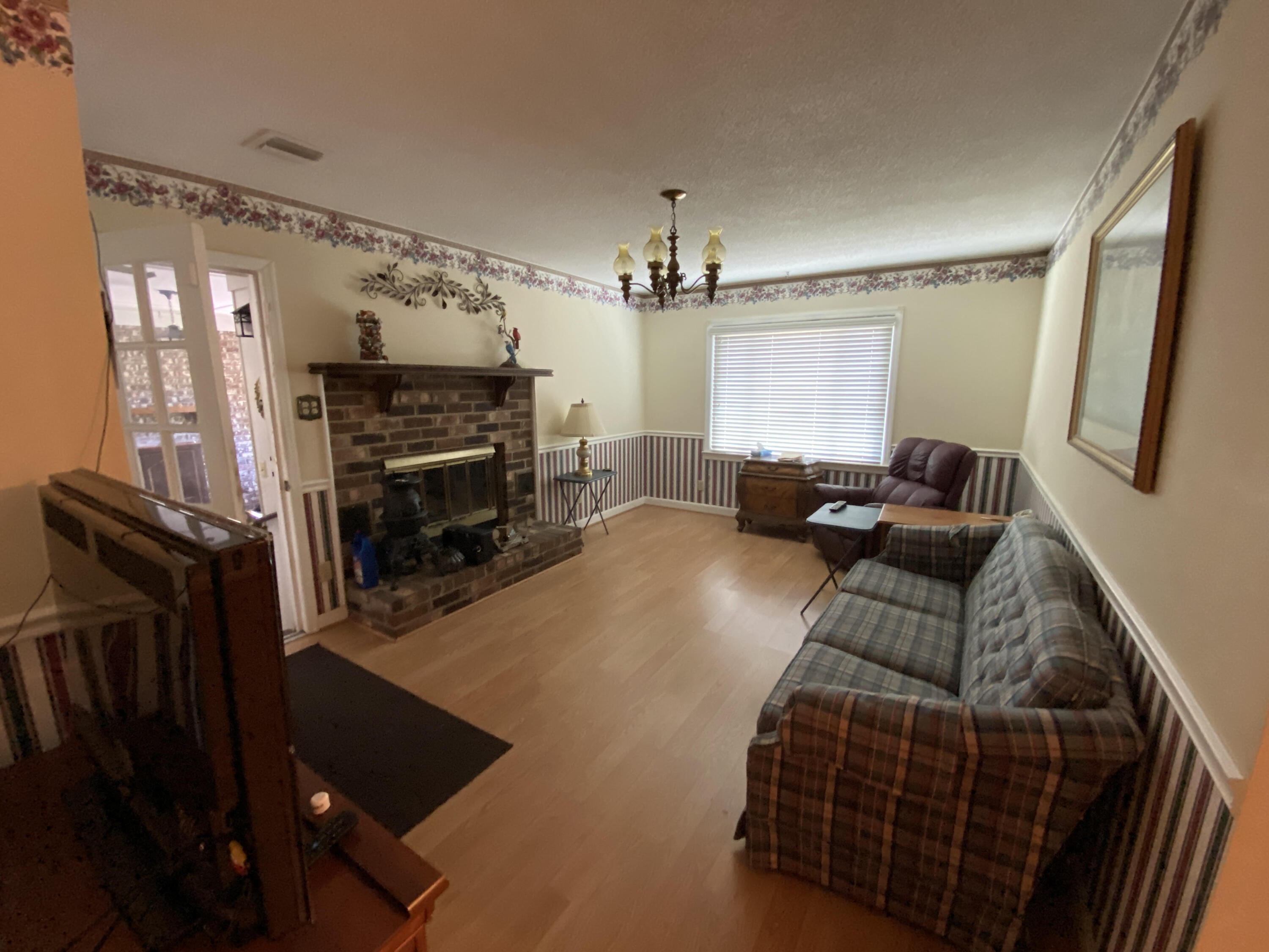 552 Myers Road Summerville, SC 29486 - Photo 8 of 23 Family Room