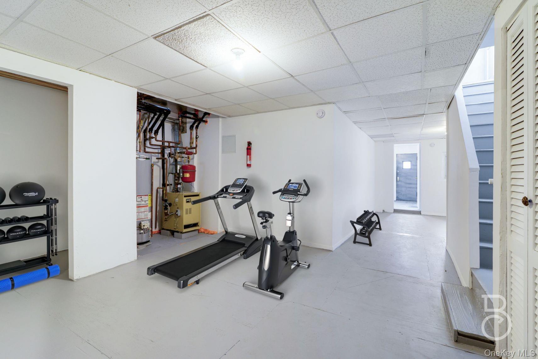 27-12 Ditmars Boulevard Queens, NY 11105 - Photo 11 of 18