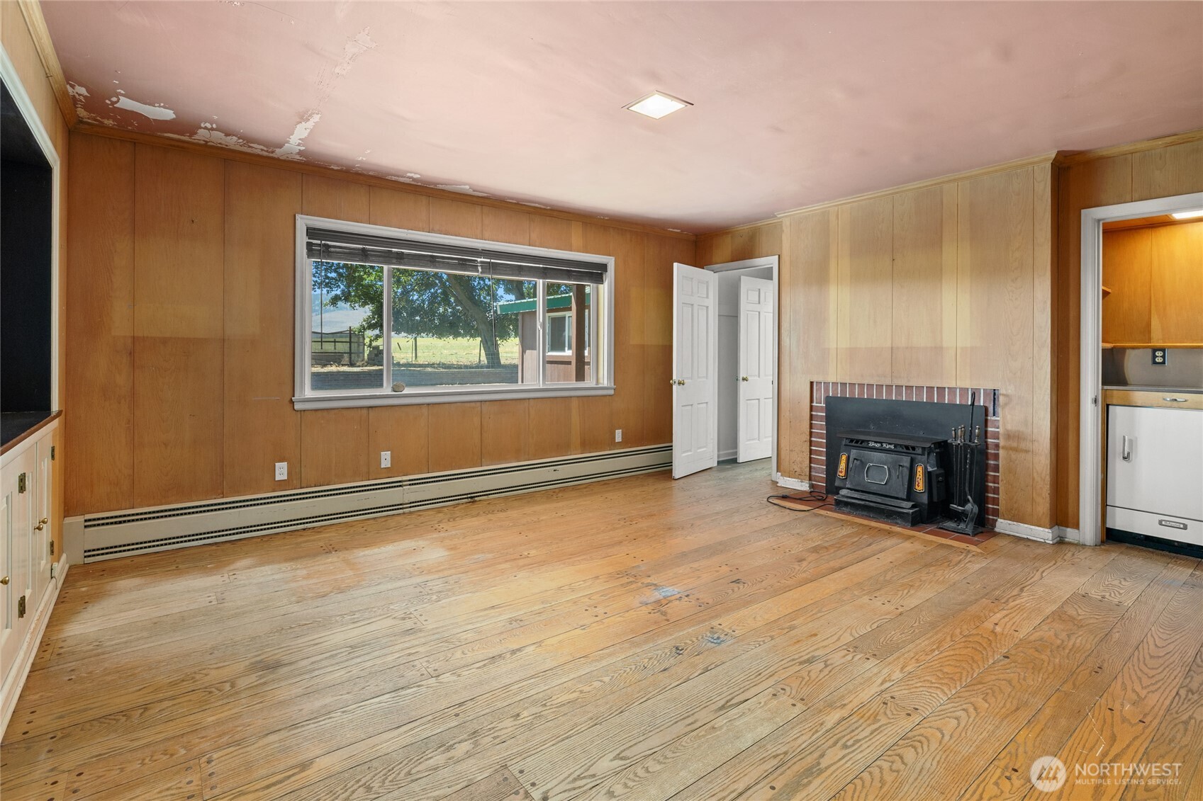 4530 Weaver Road Ellensburg, WA 98926 - Photo 13 of 39 an empty room with fireplace and windows