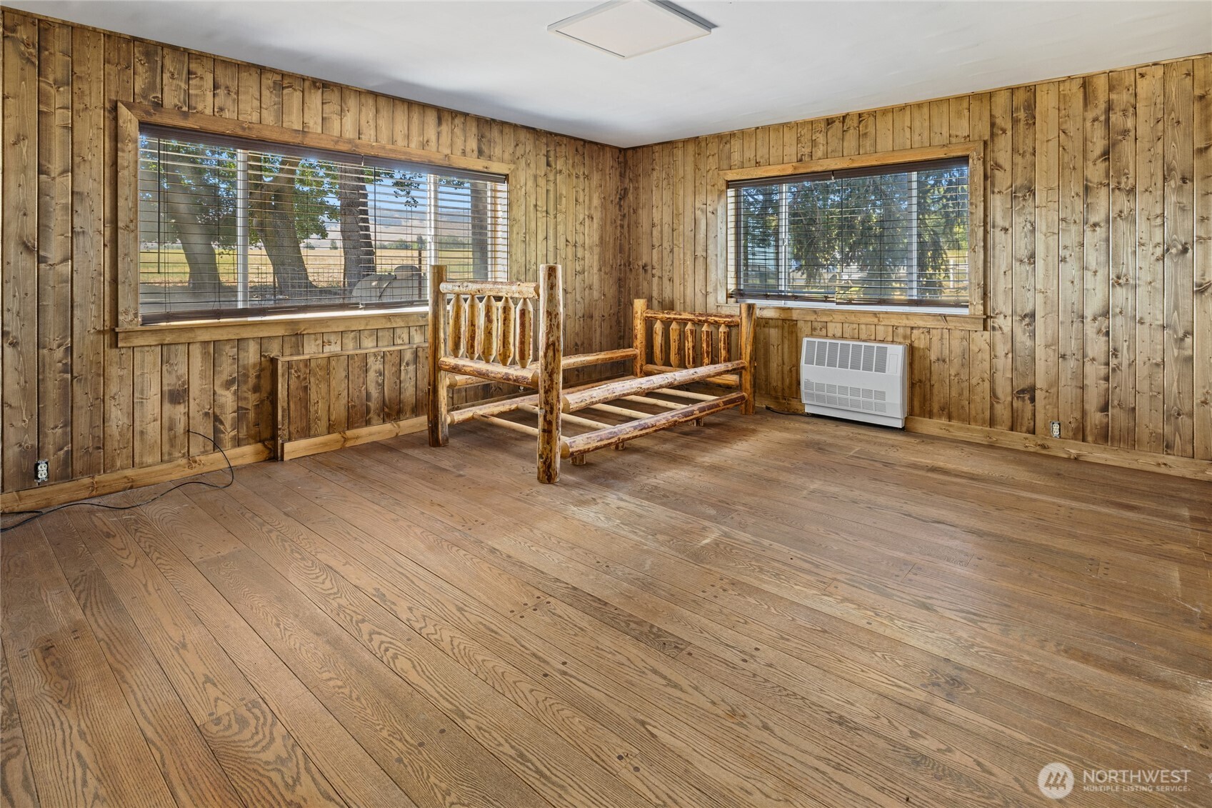 4530 Weaver Road Ellensburg, WA 98926 - Photo 15 of 39 an empty room with windows