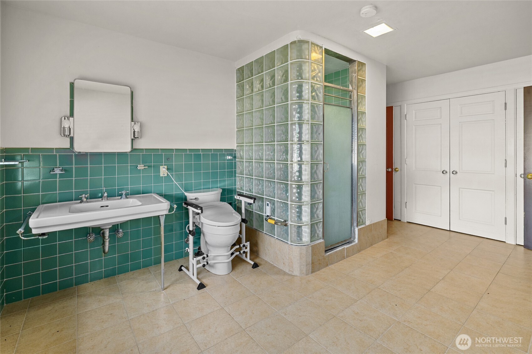 4530 Weaver Road Ellensburg, WA 98926 - Photo 17 of 39 a view of workspace with windows