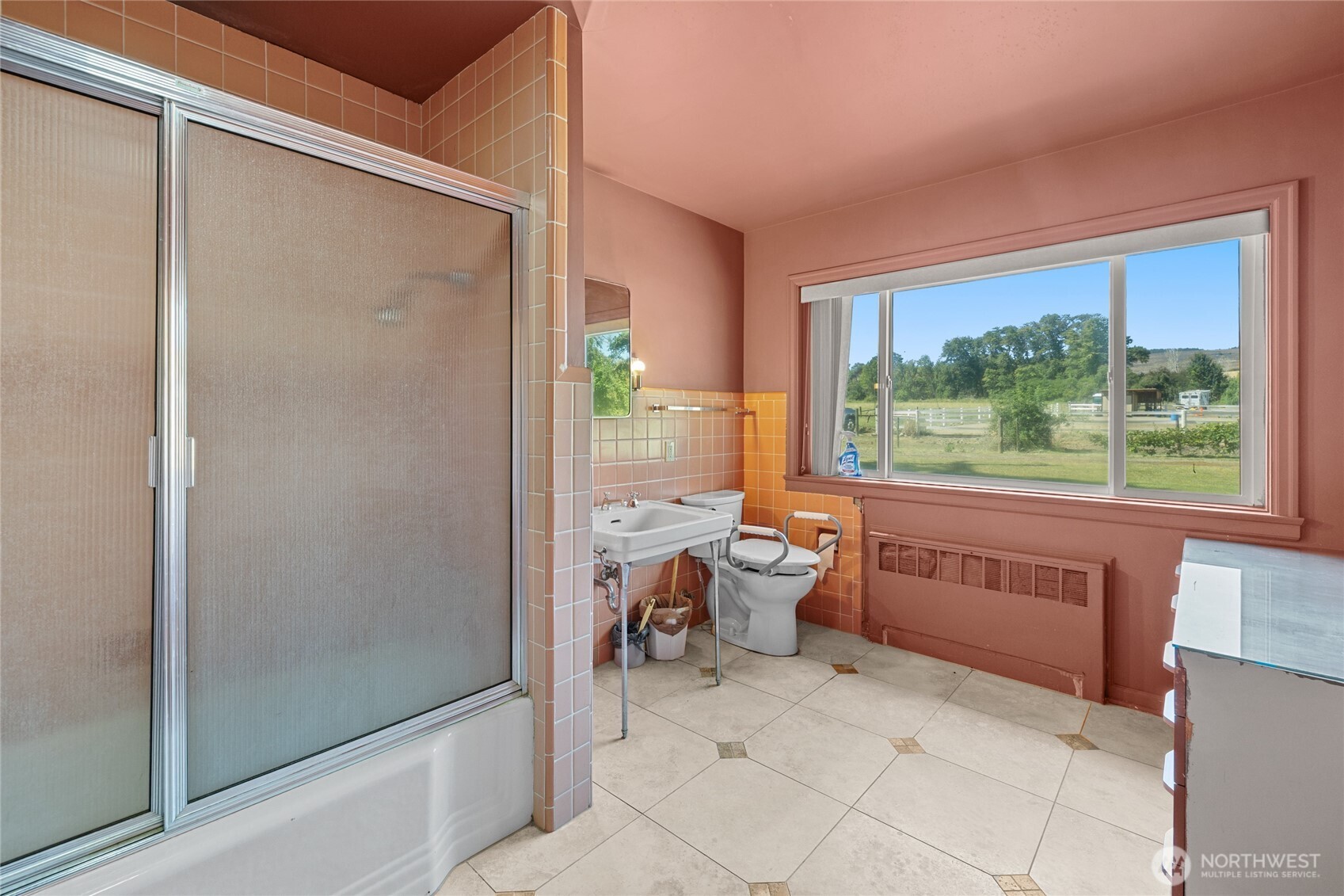 4530 Weaver Road Ellensburg, WA 98926 - Photo 19 of 39 a room with furniture and window