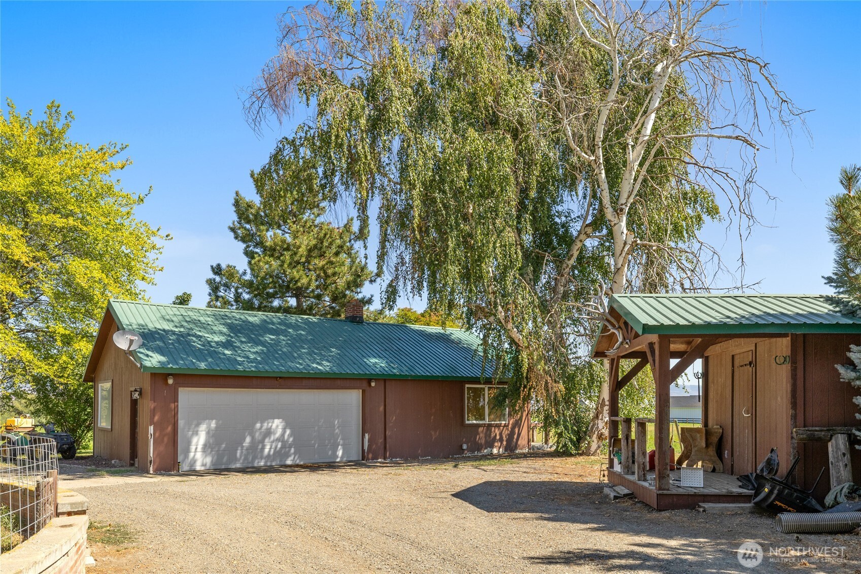 4530 Weaver Road Ellensburg, WA 98926 - Photo 23 of 39 a front view of a house with a yard