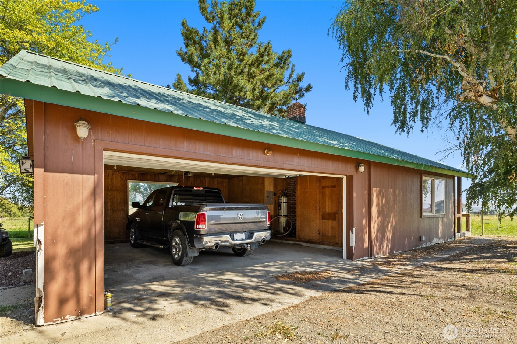4530 Weaver Road Ellensburg, WA 98926 - Photo 24 of 39 a view of a car garage