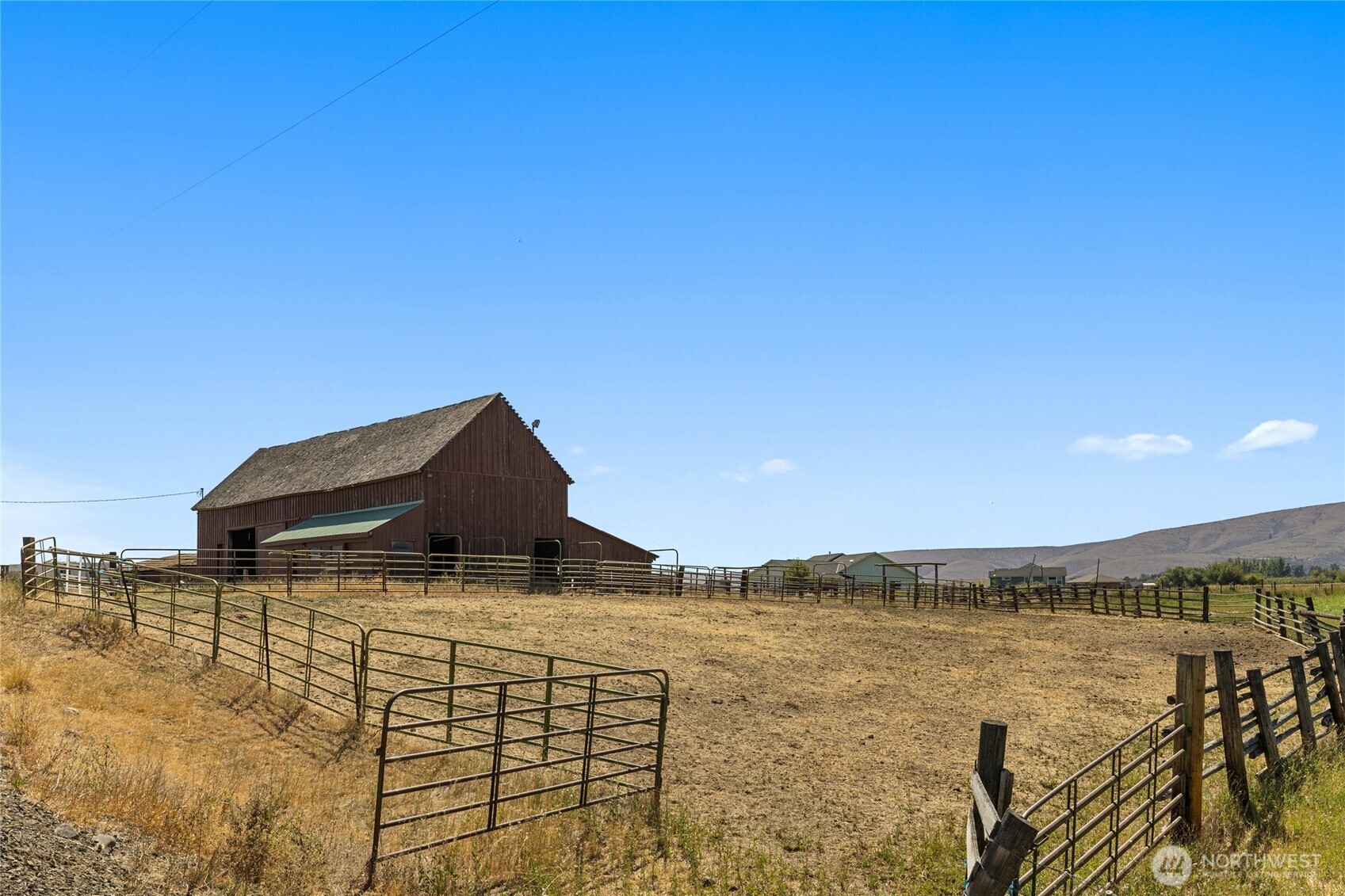 4530 Weaver Road Ellensburg, WA 98926 - Photo 30 of 39 a view of lake with mountain