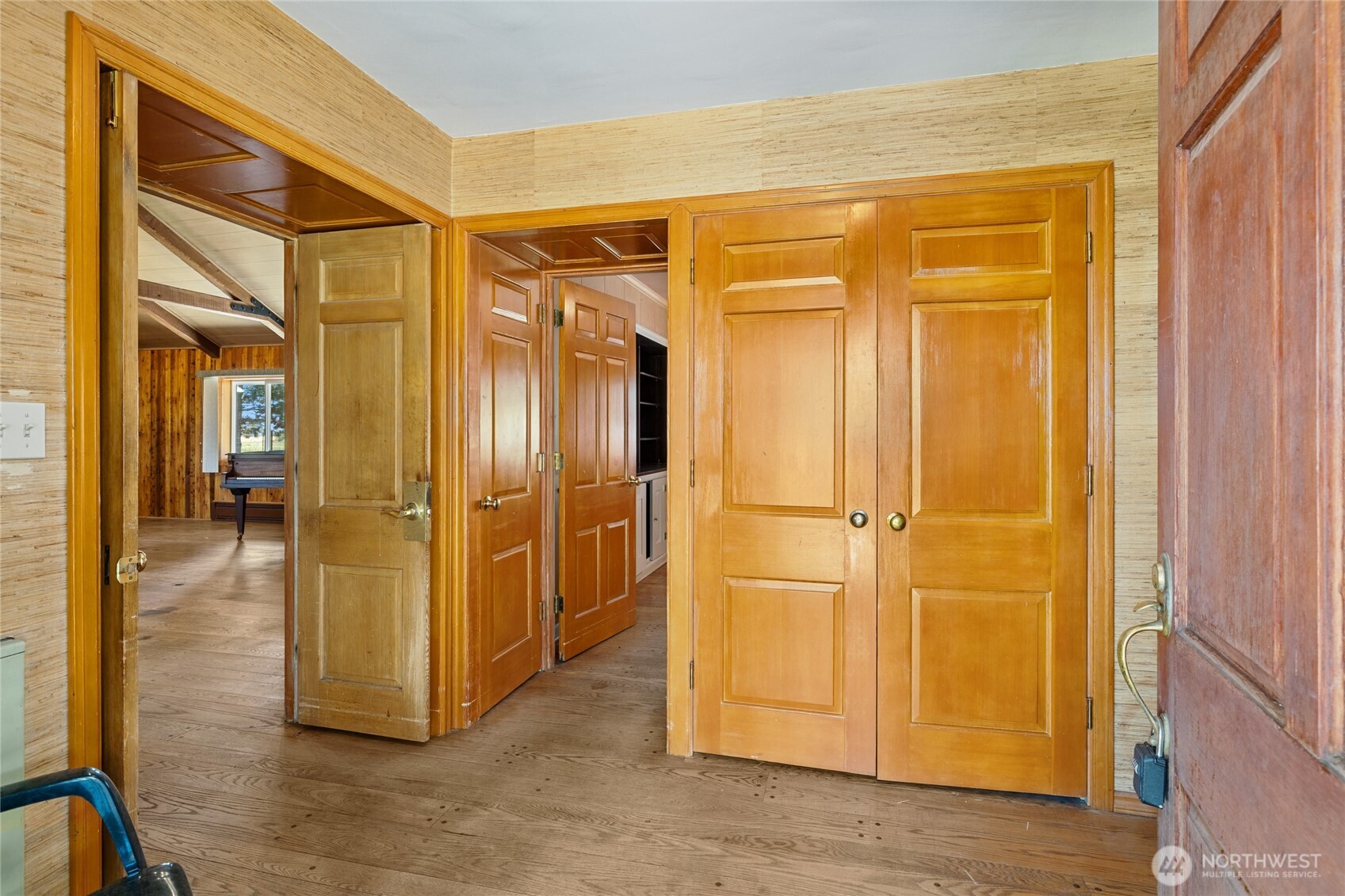 4530 Weaver Road Ellensburg, WA 98926 - Photo 4 of 39 a view of a elevator