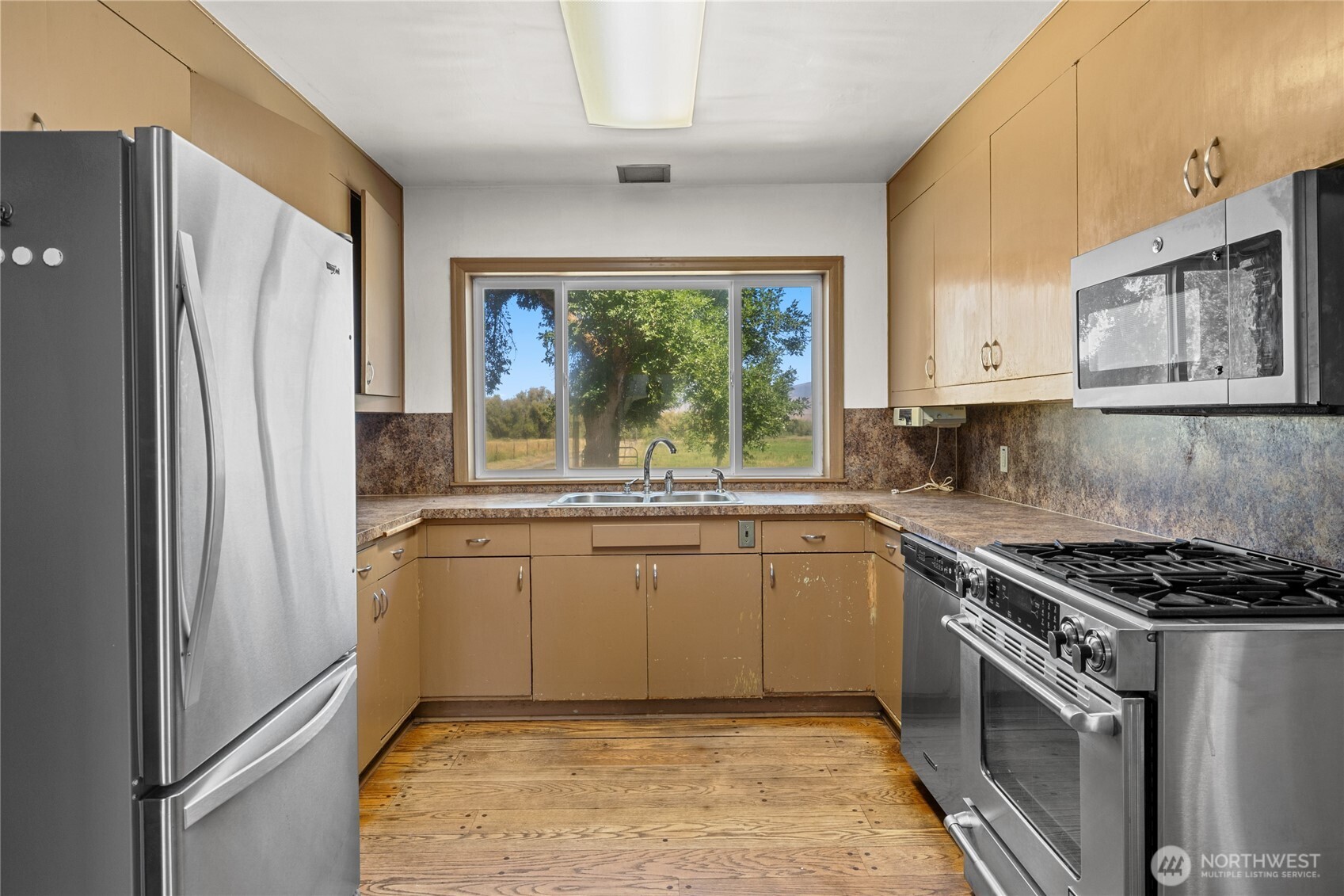 4530 Weaver Road Ellensburg, WA 98926 - Photo 8 of 39 a kitchen with stainless steel appliances granite countertop a refrigerator and a sink