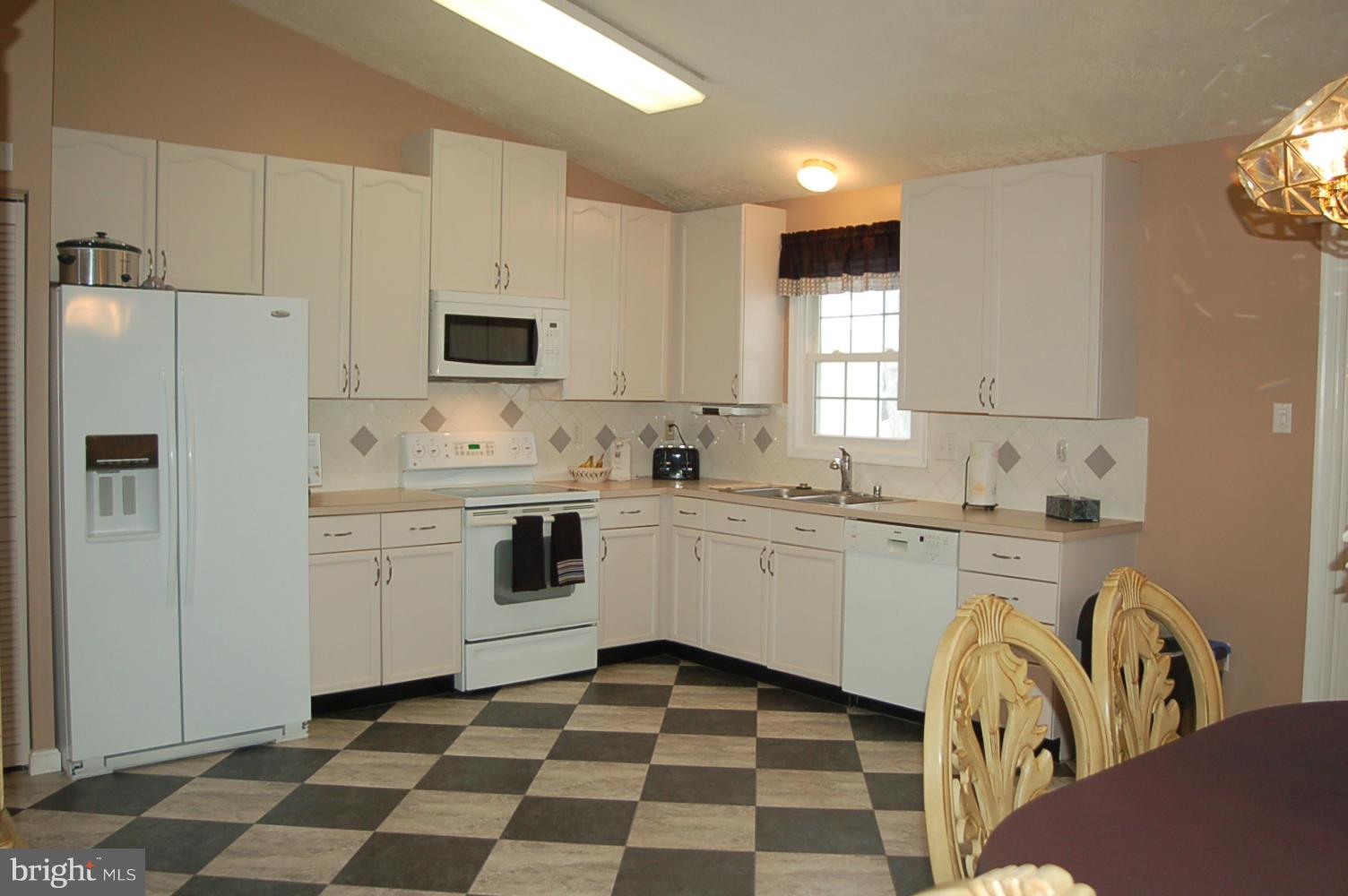 7014 Fox Chase Road New Market, MD 21774 - Photo 2 of 30 Kitchen