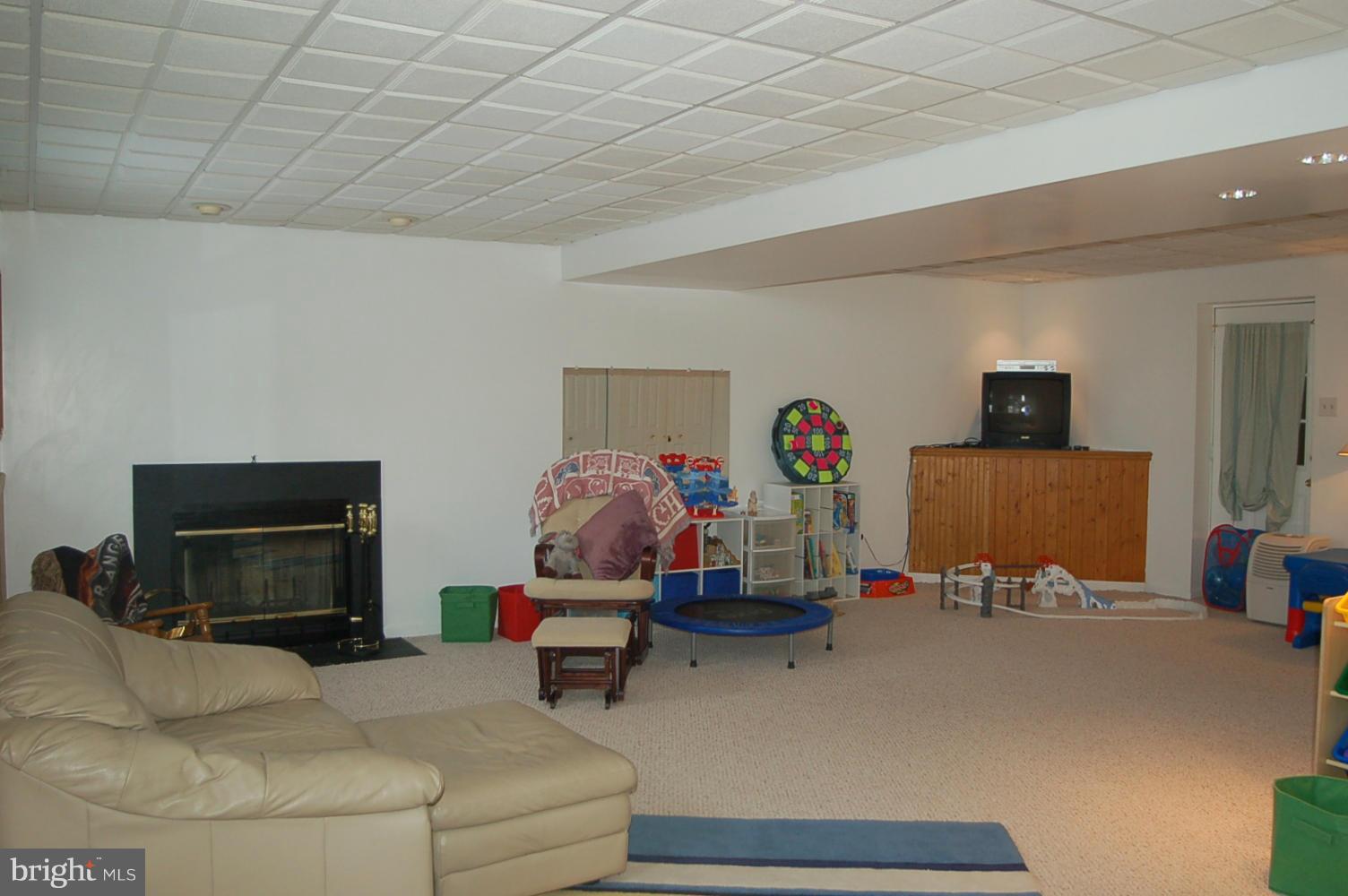 7014 Fox Chase Road New Market, MD 21774 - Photo 11 of 30 Family Room