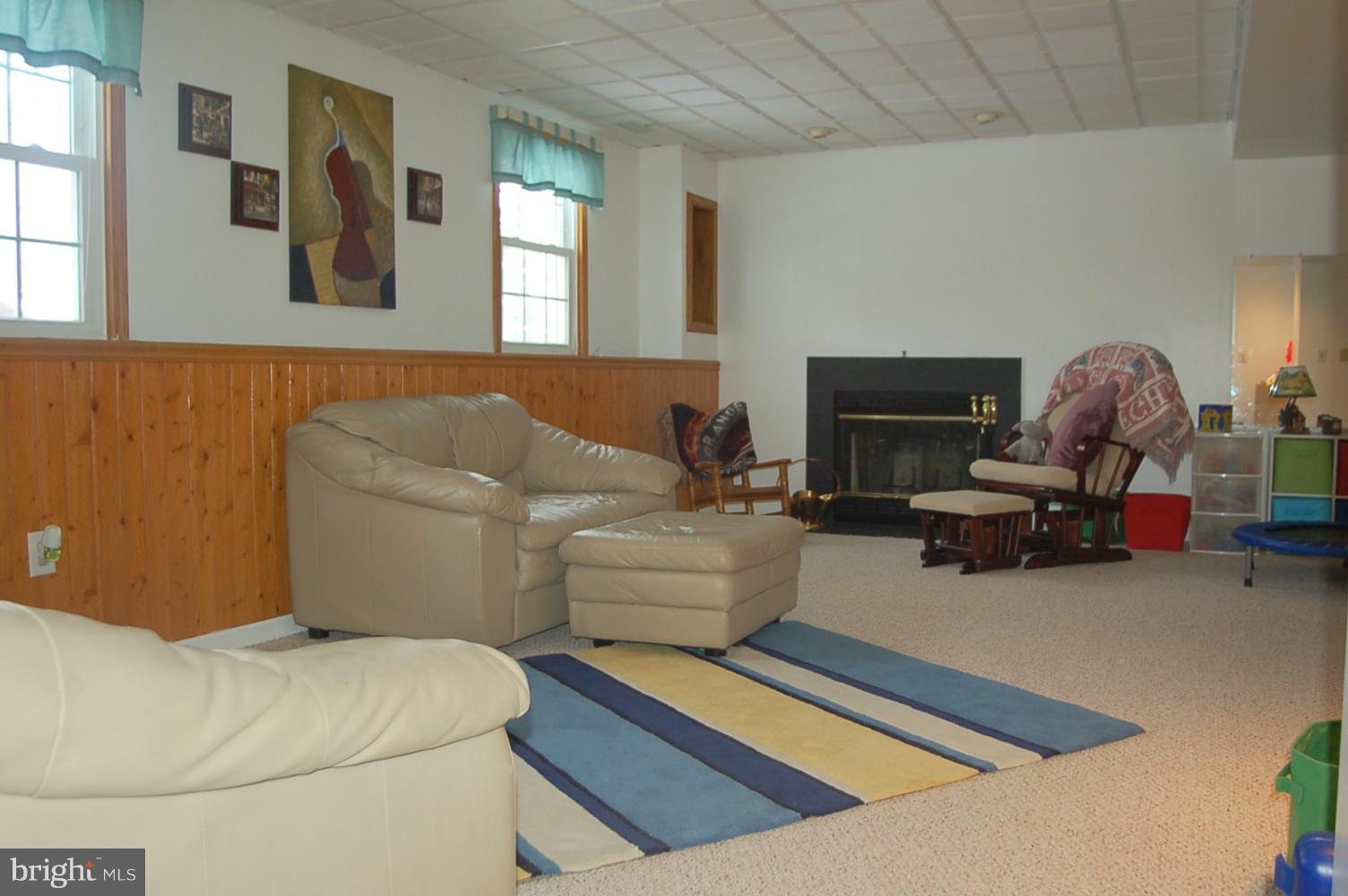 7014 Fox Chase Road New Market, MD 21774 - Photo 10 of 30 Family Room