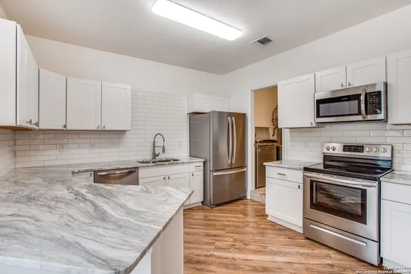 $1,975 | 7415 Corian Park Drive, San Antonio, TX 78249