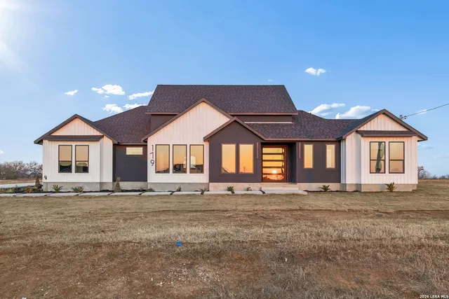 $650,000 | 179 Hidden Ranch Lane, Floresville, TX 78114