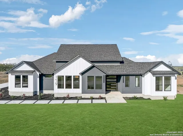 $650,000 | 179 Hidden Ranch Lane, Floresville, TX 78114